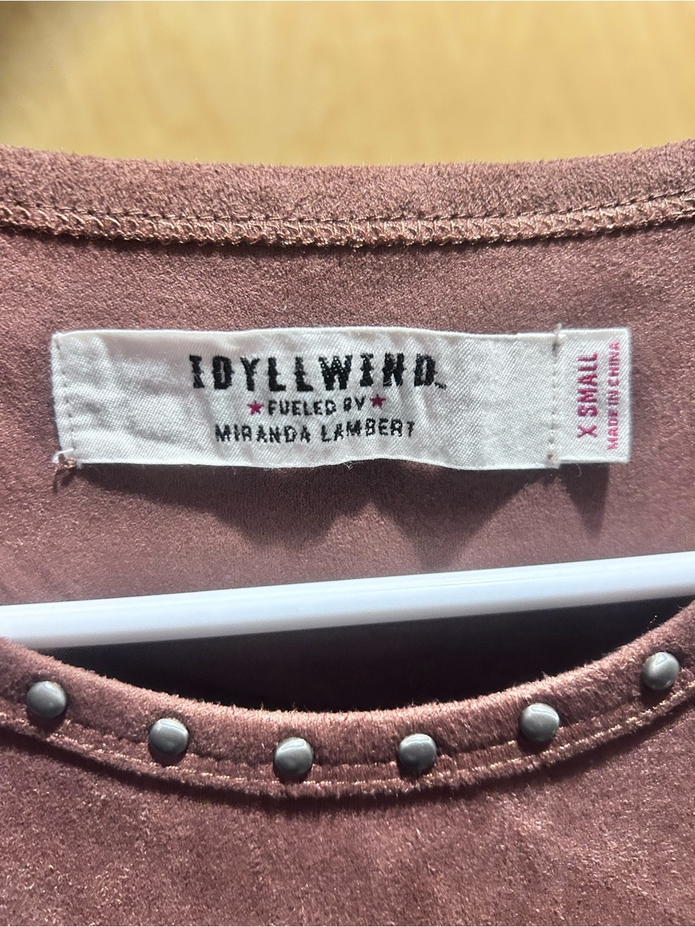Idyllwind Mauve Cold-Shoulder Fringe Tank with Stud Trim - Picture 3 of 3